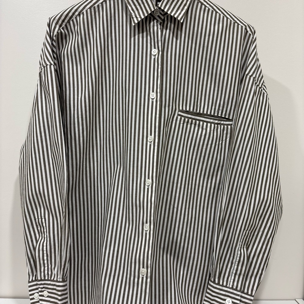Banana Republic Riley Button Down Ruffled Panel Long Sleeve Shirt! Size Medium